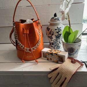 orange handväska
